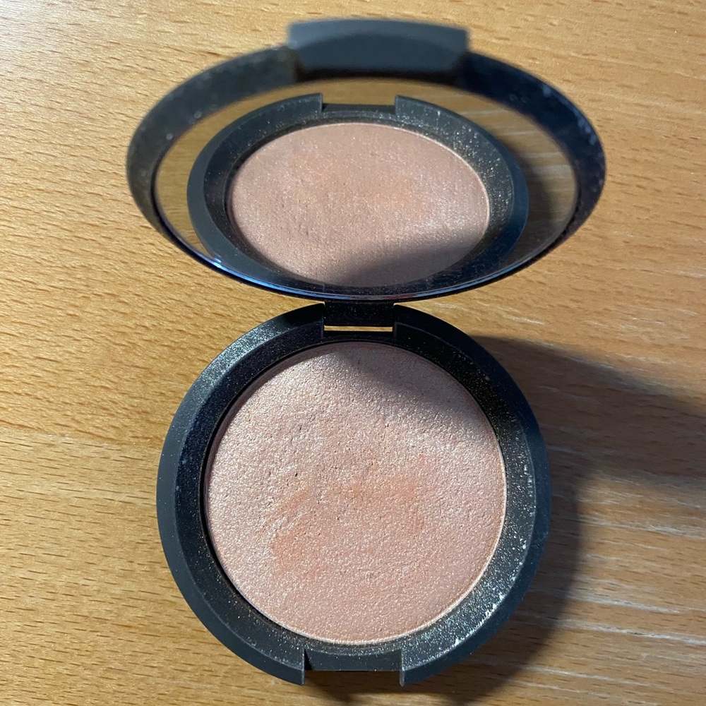 Becca Champagne Pop Pressed Highlighter